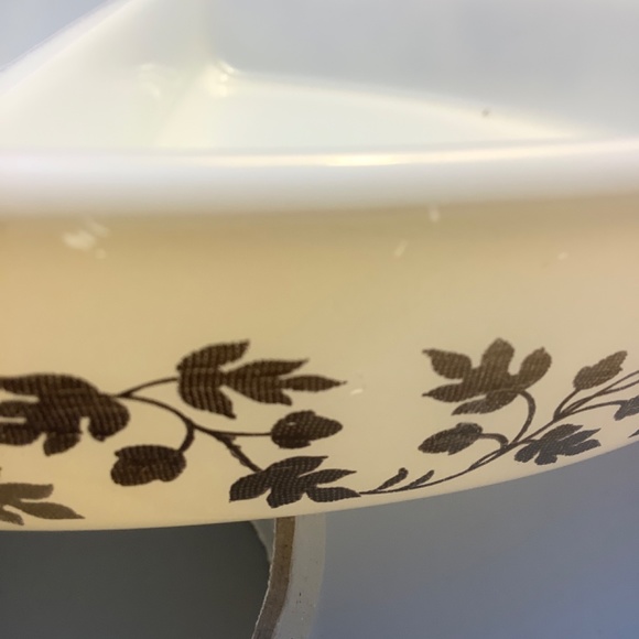 PYREX Golden Acorn Divided Dish 1960 WITH GLASS LID - Picture 3 of 7